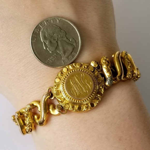 Relisted - antique locket expansion bracelet gold tone - Picture 5 of 15